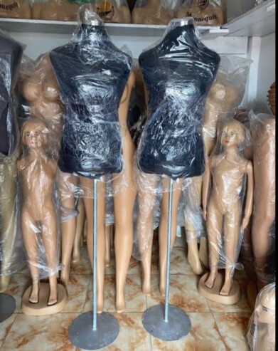 Mannequin store